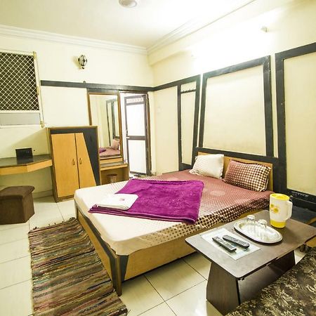 Hotel Gujarat Palace اوجاين المظهر الخارجي الصورة