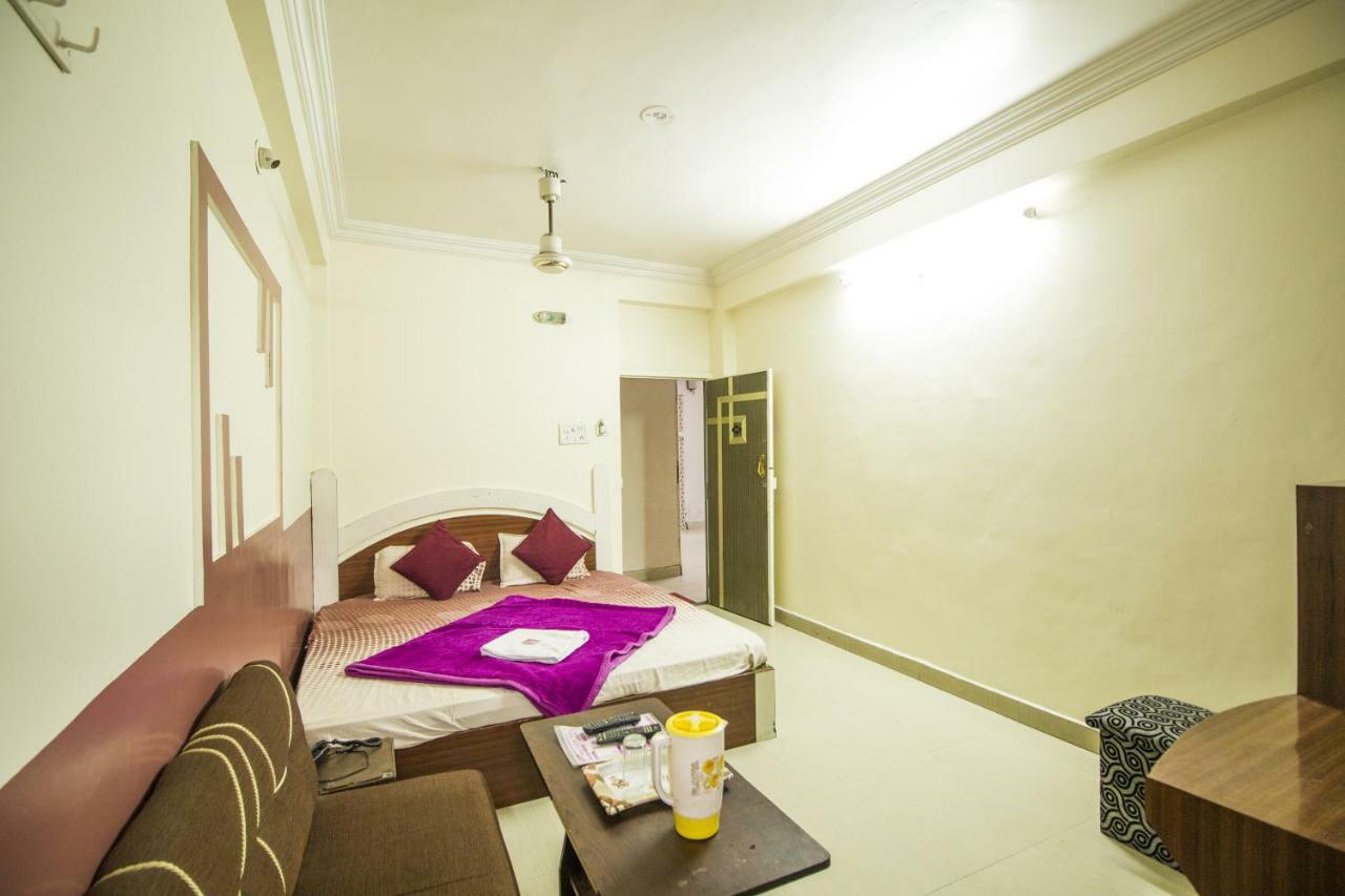 Hotel Gujarat Palace اوجاين المظهر الخارجي الصورة