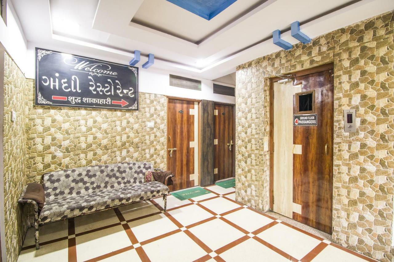 Hotel Gujarat Palace اوجاين المظهر الخارجي الصورة