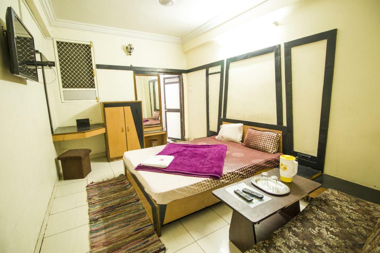 Hotel Gujarat Palace اوجاين المظهر الخارجي الصورة
