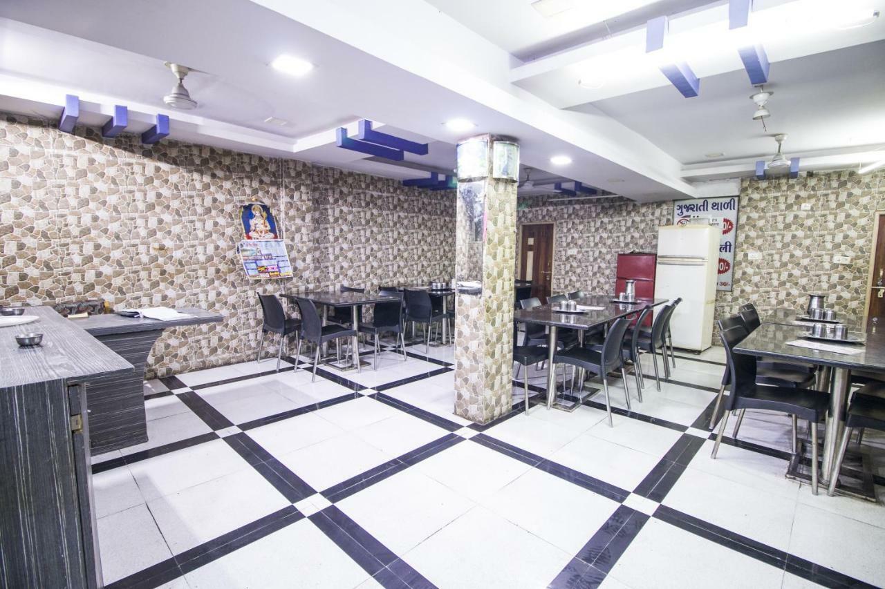 Hotel Gujarat Palace اوجاين المظهر الخارجي الصورة