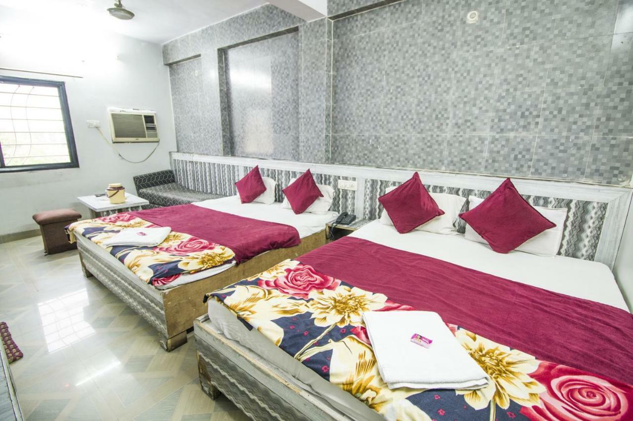 Hotel Gujarat Palace اوجاين المظهر الخارجي الصورة