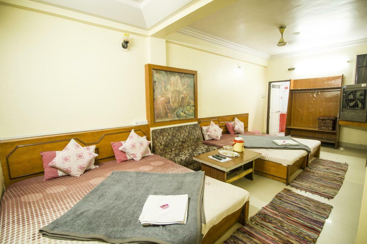 Hotel Gujarat Palace اوجاين المظهر الخارجي الصورة