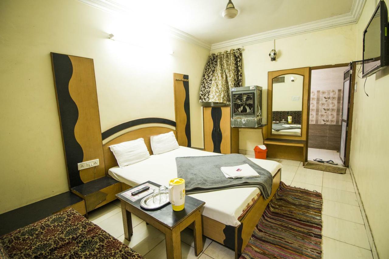 Hotel Gujarat Palace اوجاين المظهر الخارجي الصورة